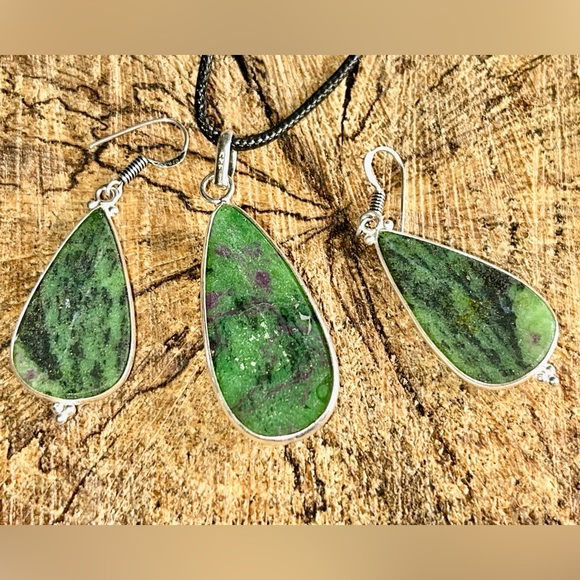 Ruby Zoisite Pendant & Earrings - Picture 7 of 13